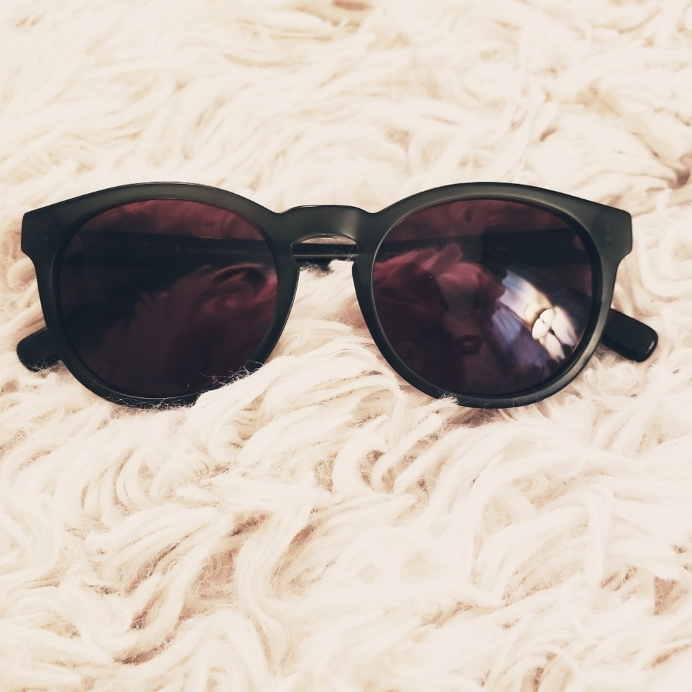 ELLEN DEGENERES sunglasses